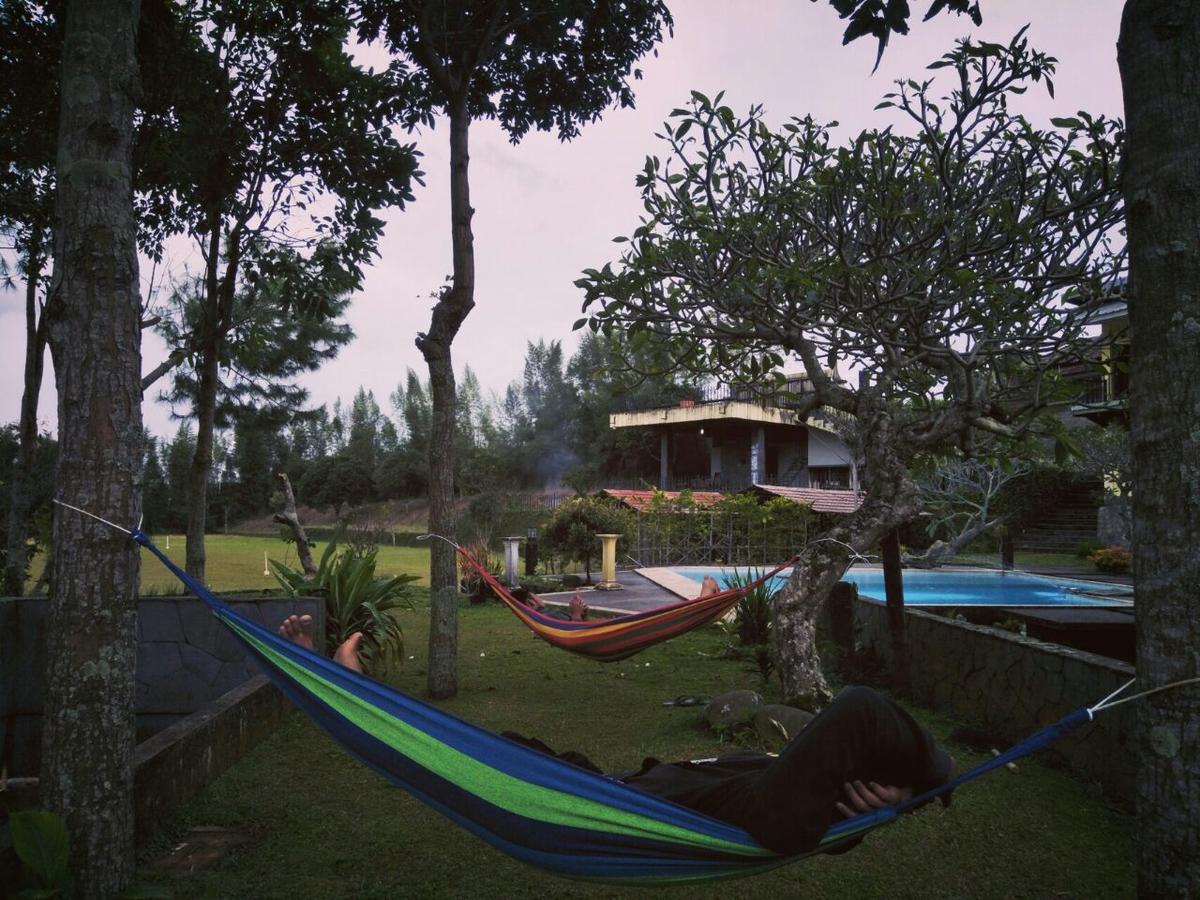 Villa Bukit Danau Чипанас Екстериор снимка