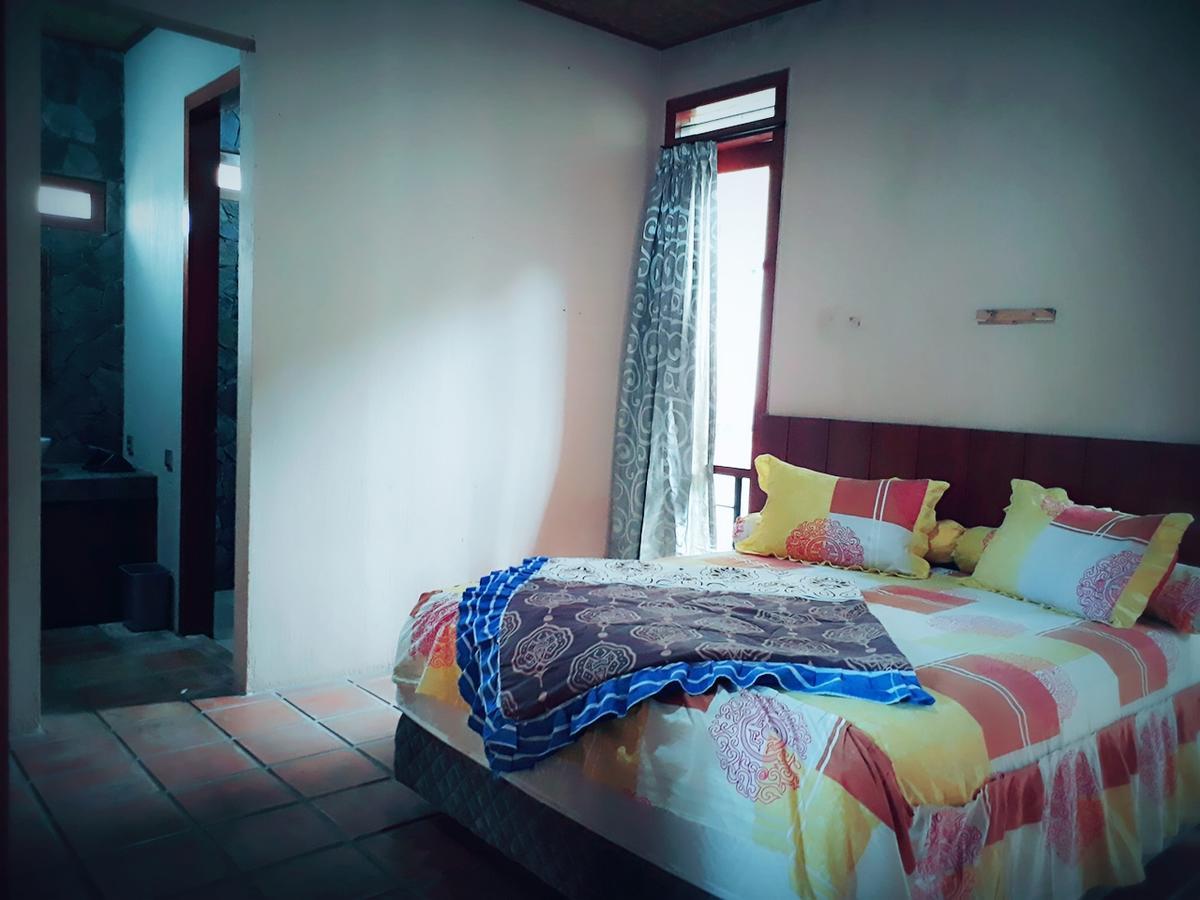 Villa Bukit Danau Чипанас Екстериор снимка