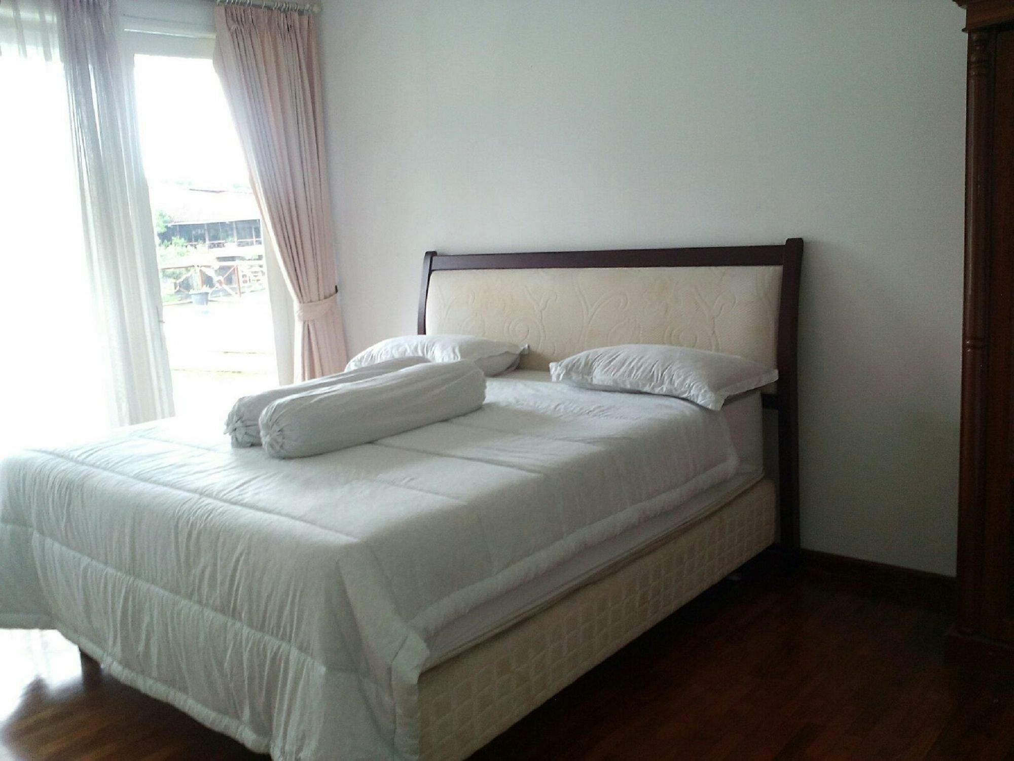 Villa Bukit Danau Чипанас Екстериор снимка