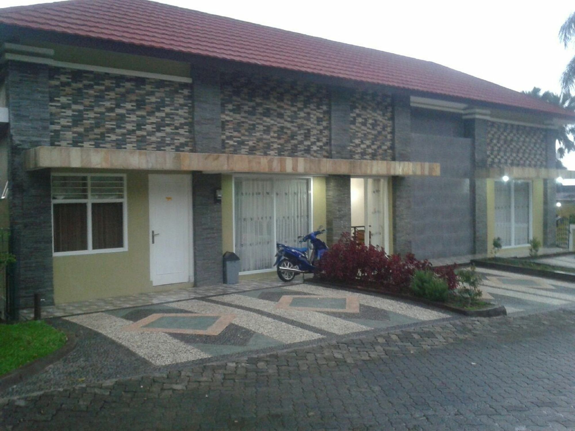 Villa Bukit Danau Чипанас Екстериор снимка