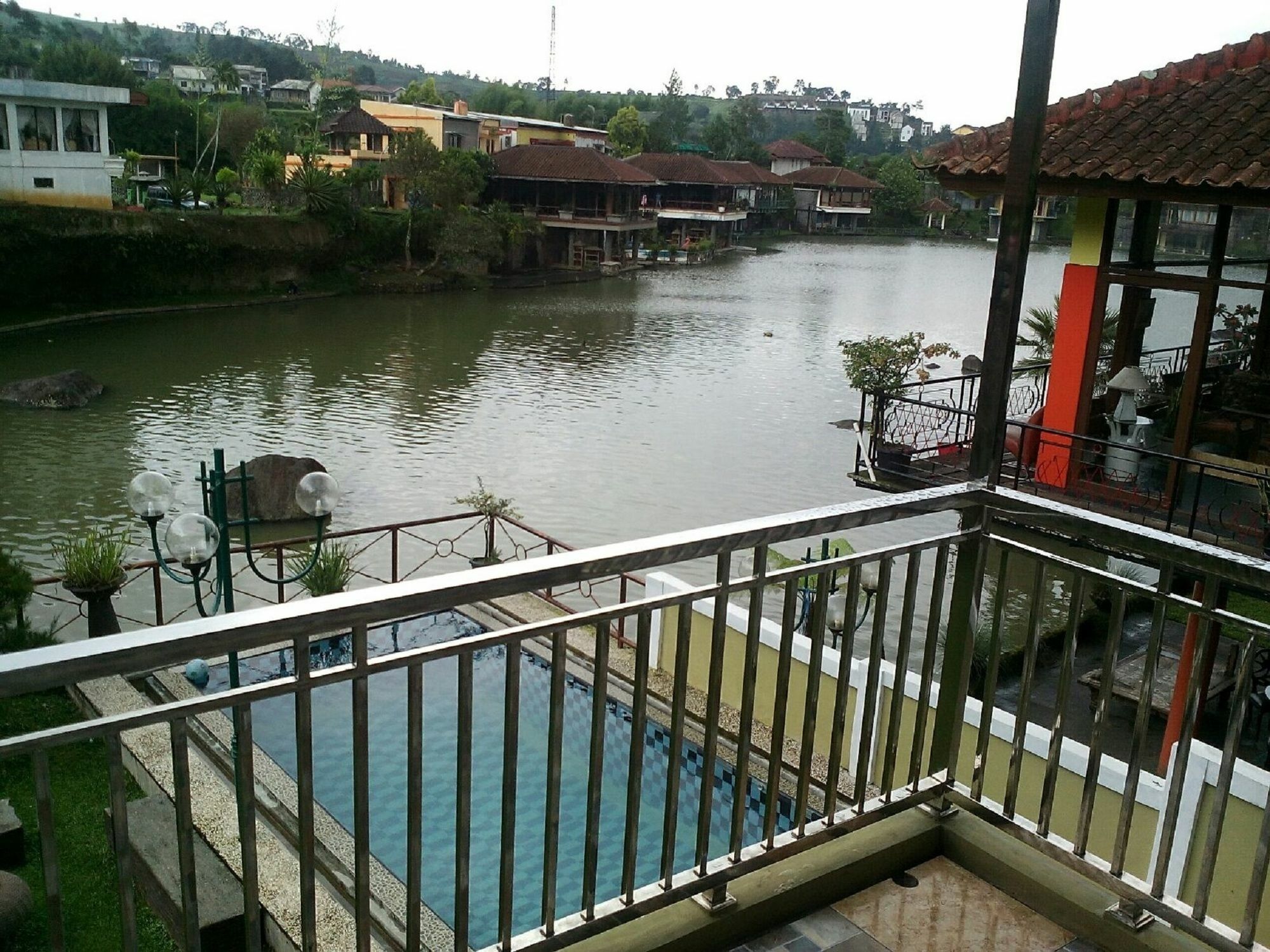 Villa Bukit Danau Чипанас Екстериор снимка