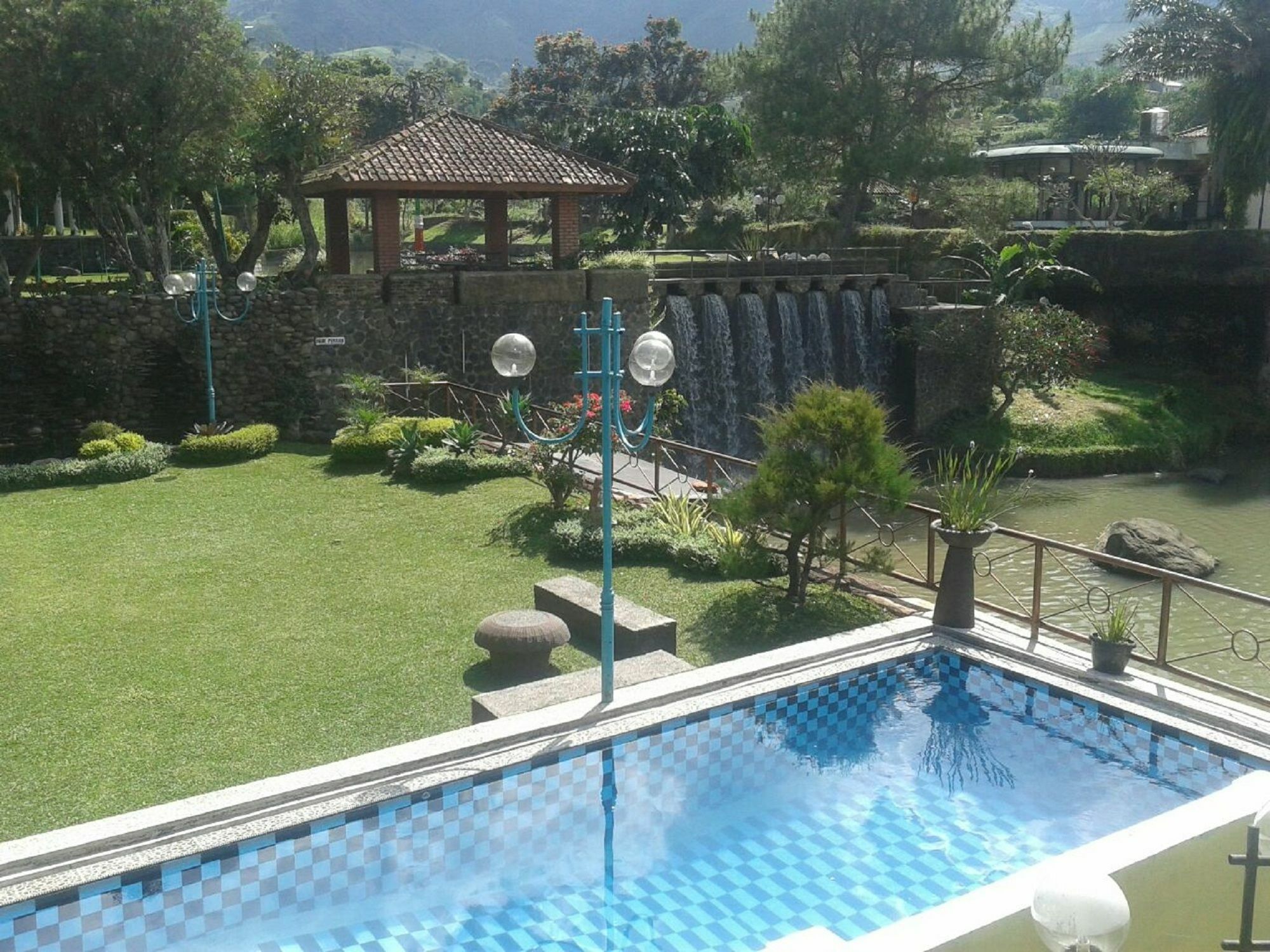 Villa Bukit Danau Чипанас Екстериор снимка