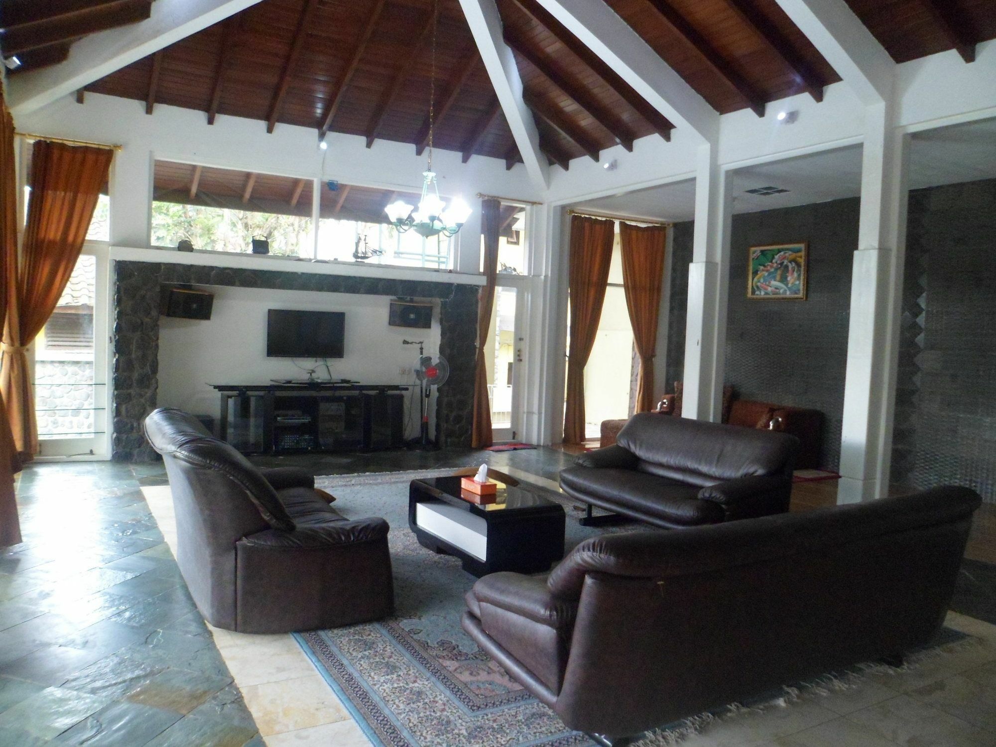 Villa Bukit Danau Чипанас Екстериор снимка