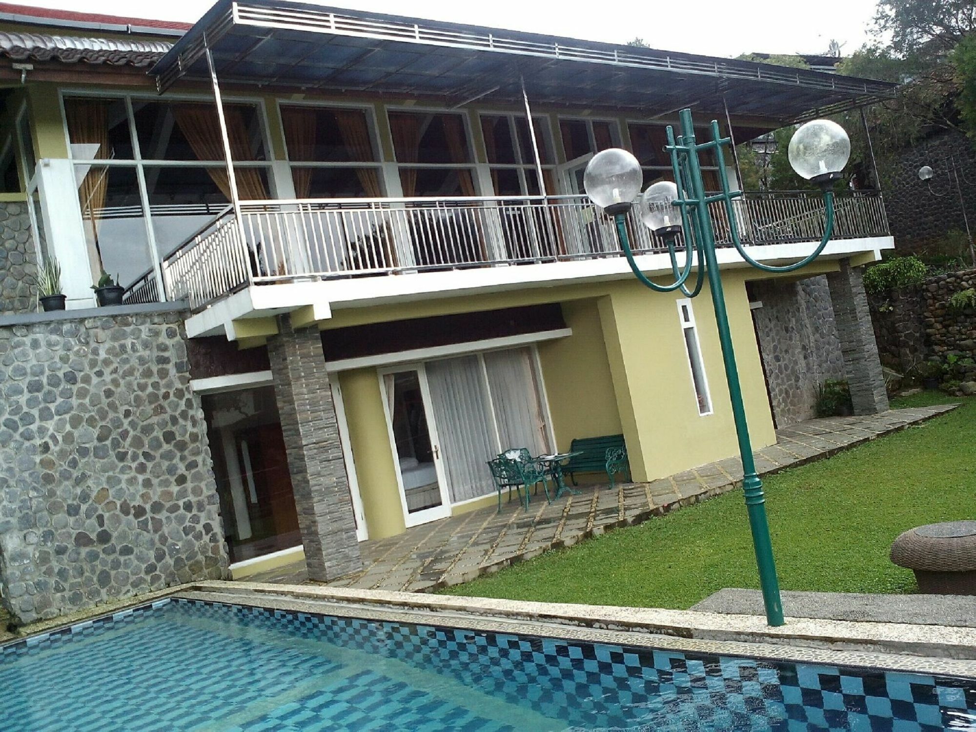 Villa Bukit Danau Чипанас Екстериор снимка