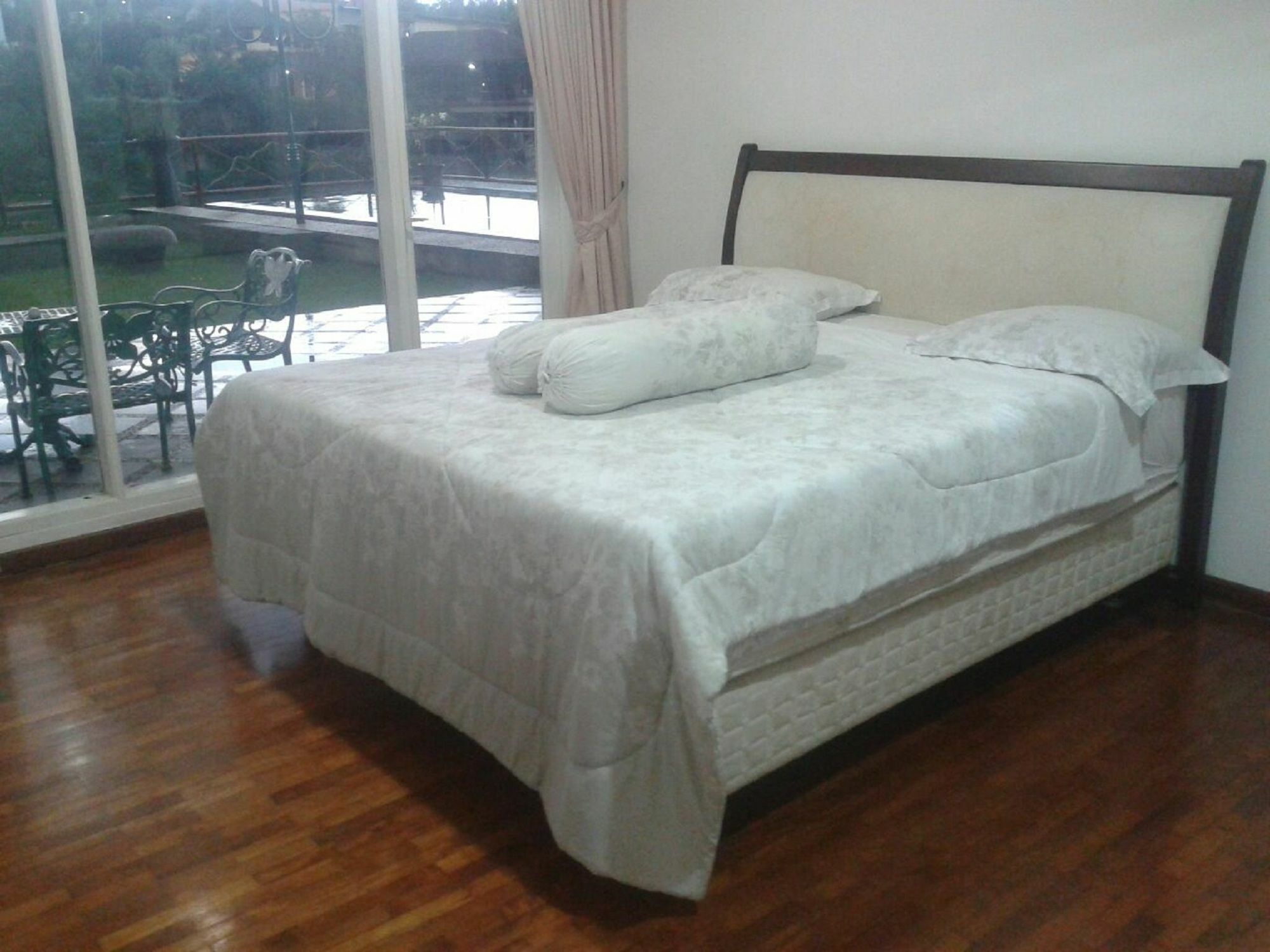 Villa Bukit Danau Чипанас Екстериор снимка