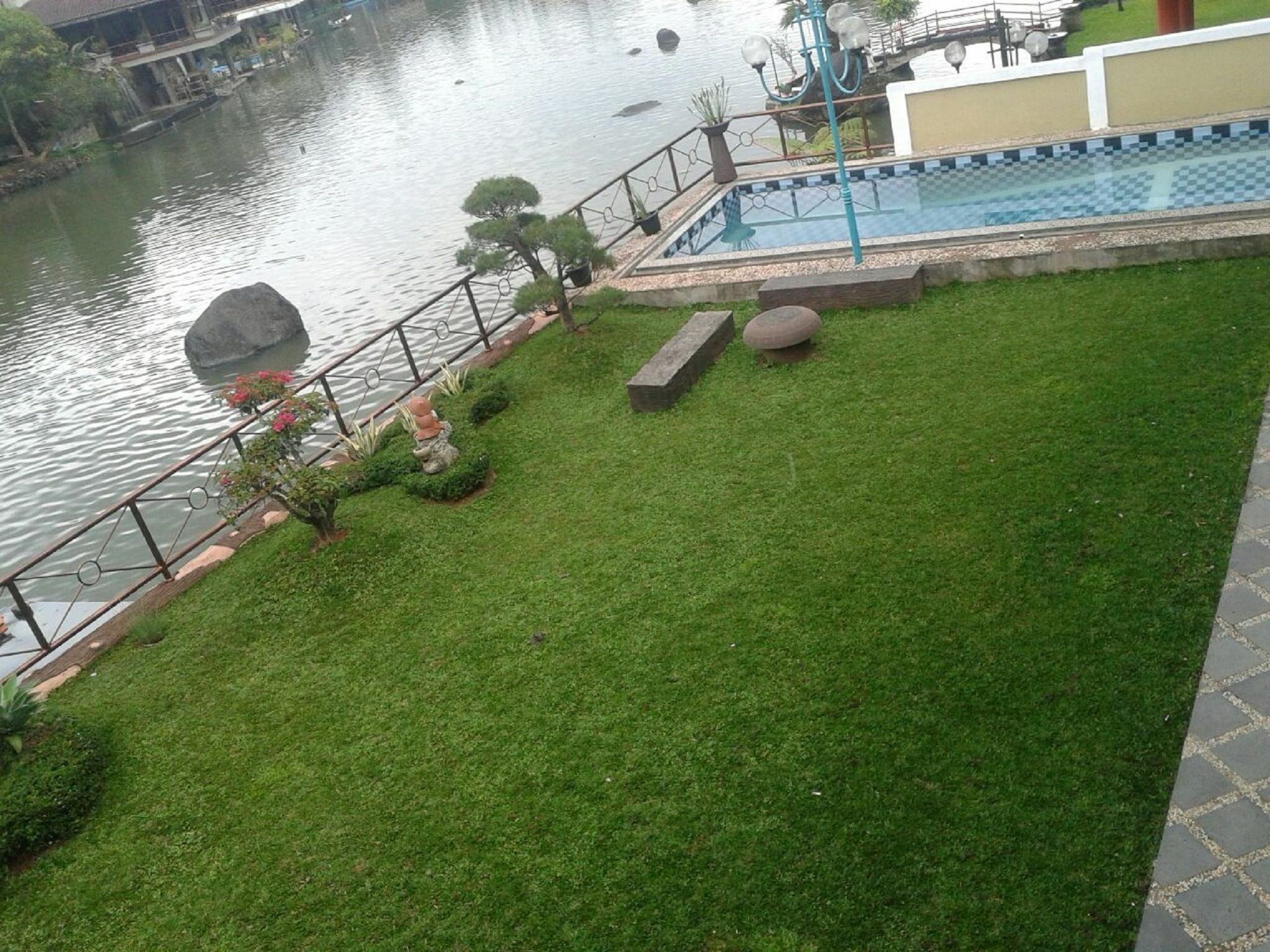 Villa Bukit Danau Чипанас Екстериор снимка
