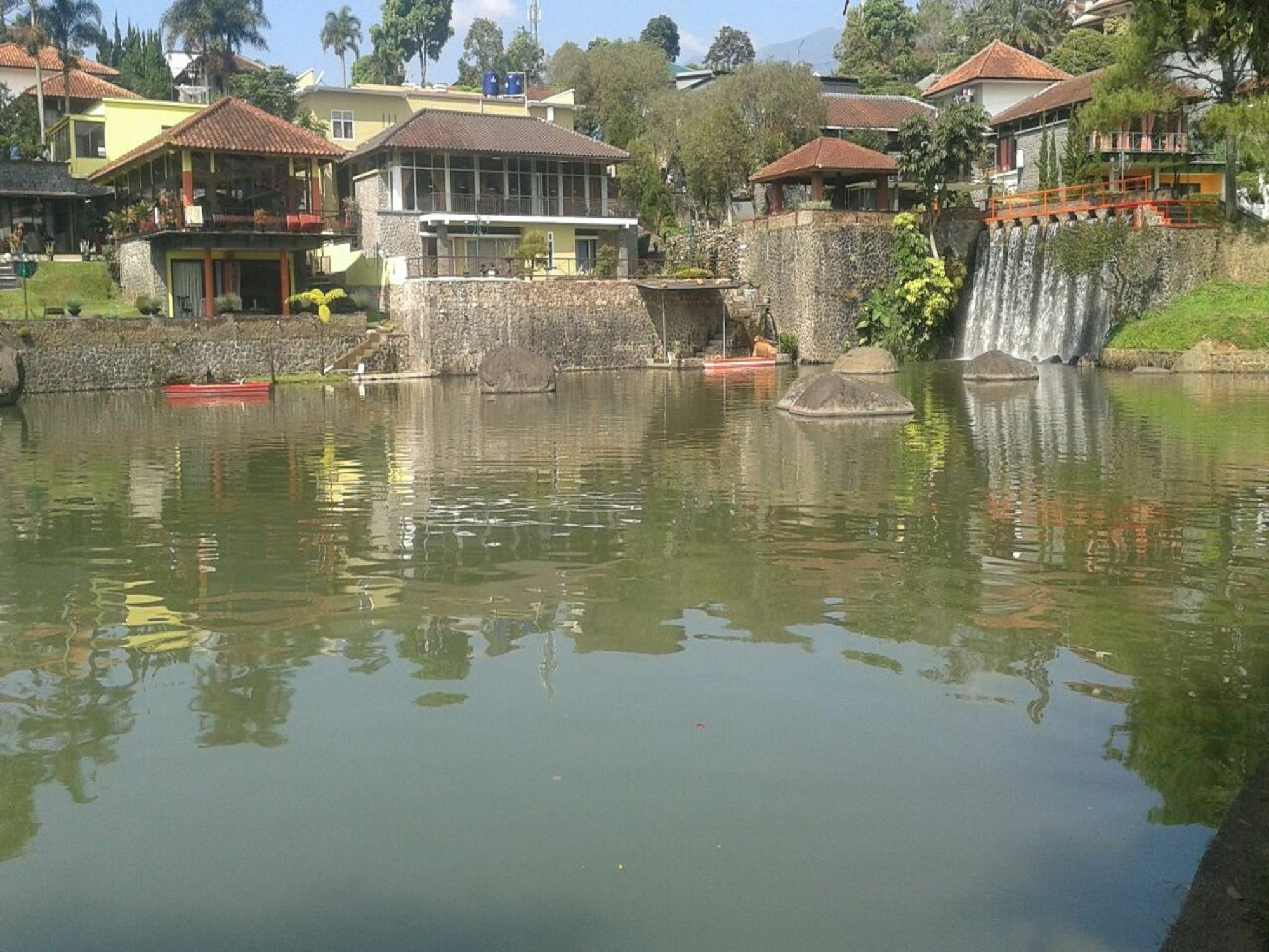 Villa Bukit Danau Чипанас Екстериор снимка