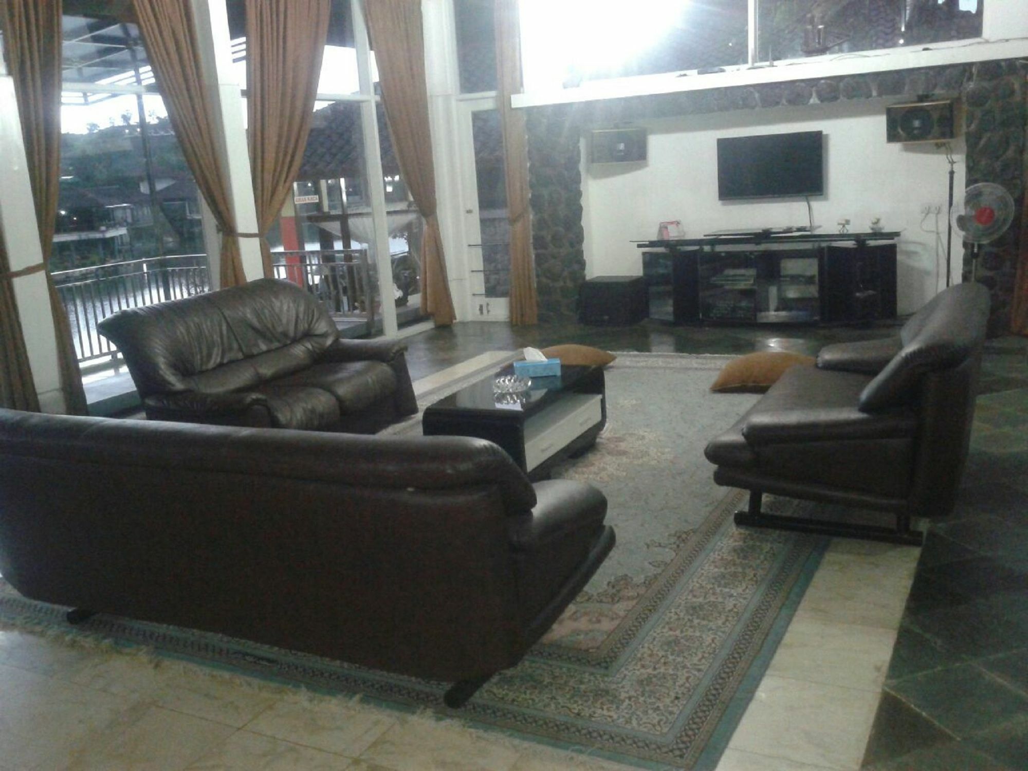 Villa Bukit Danau Чипанас Екстериор снимка