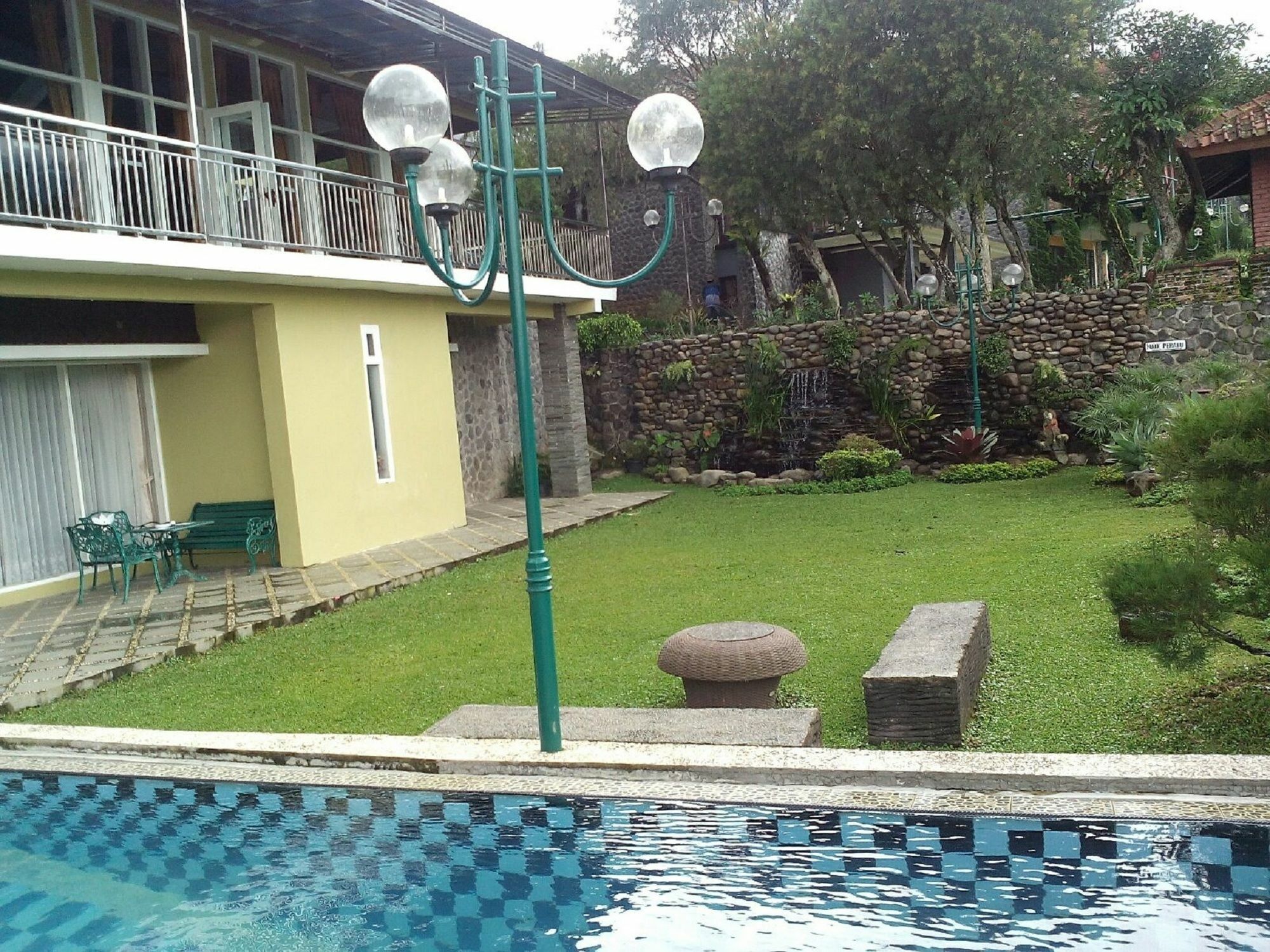Villa Bukit Danau Чипанас Екстериор снимка