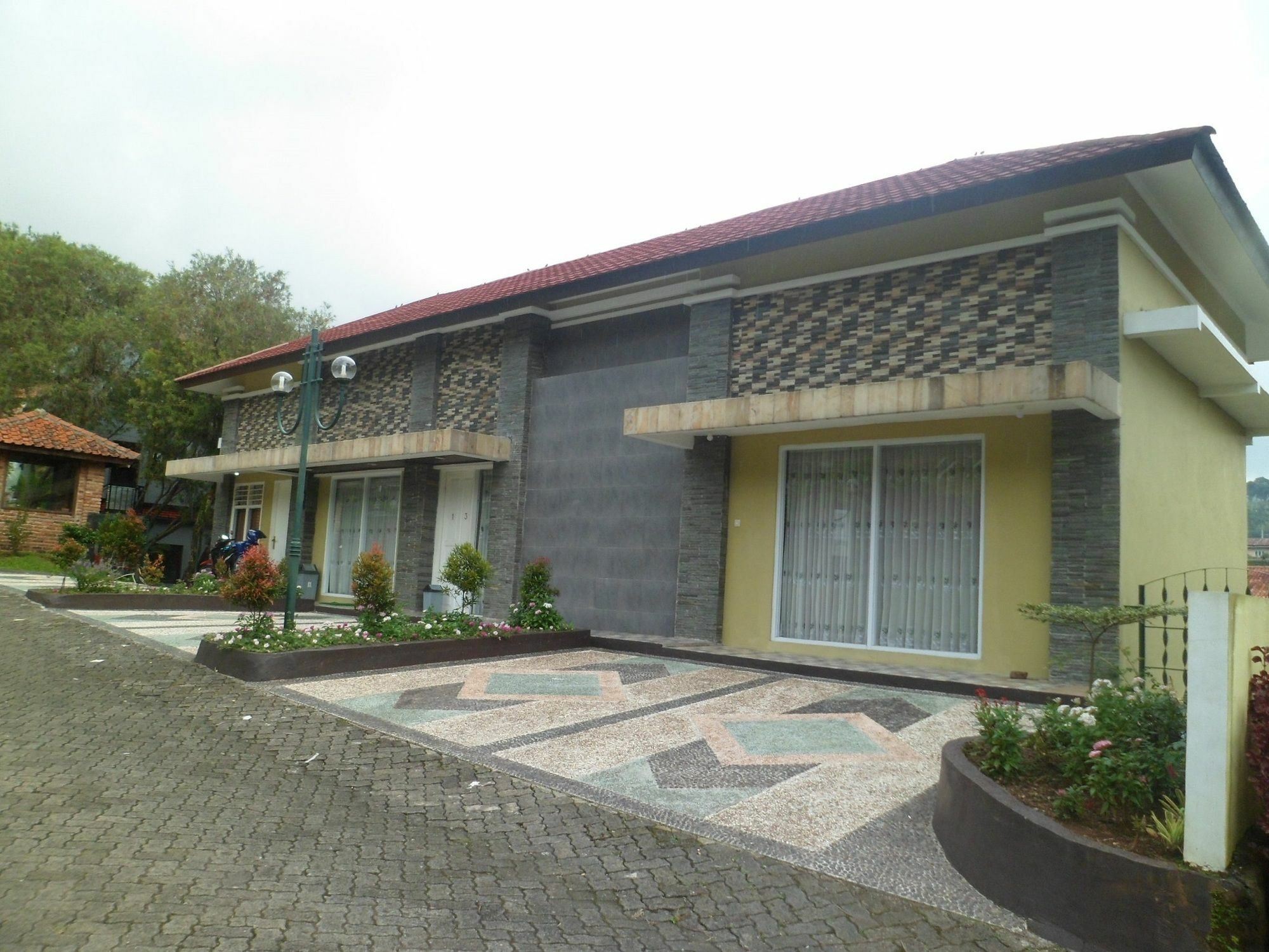Villa Bukit Danau Чипанас Екстериор снимка