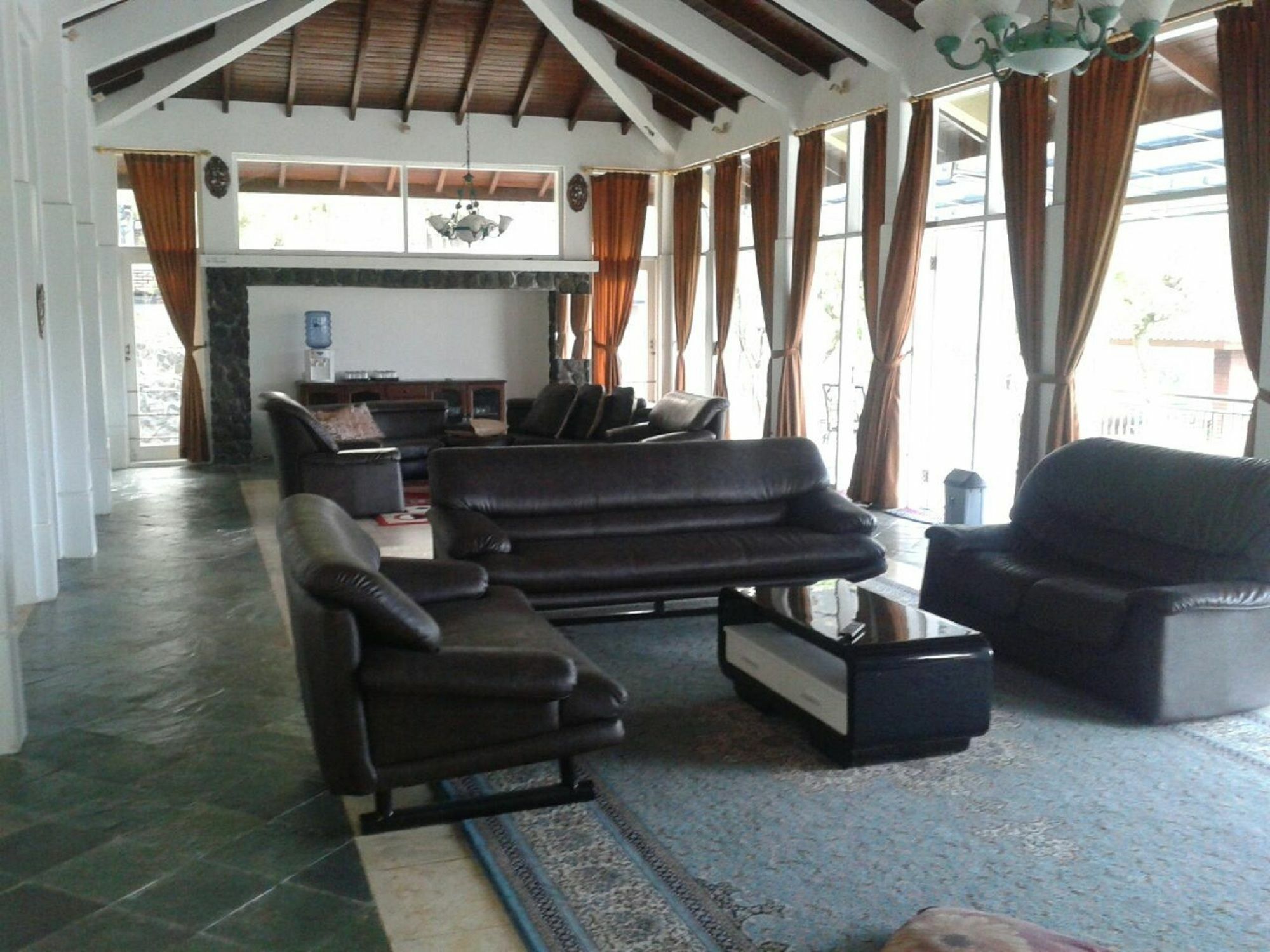 Villa Bukit Danau Чипанас Екстериор снимка
