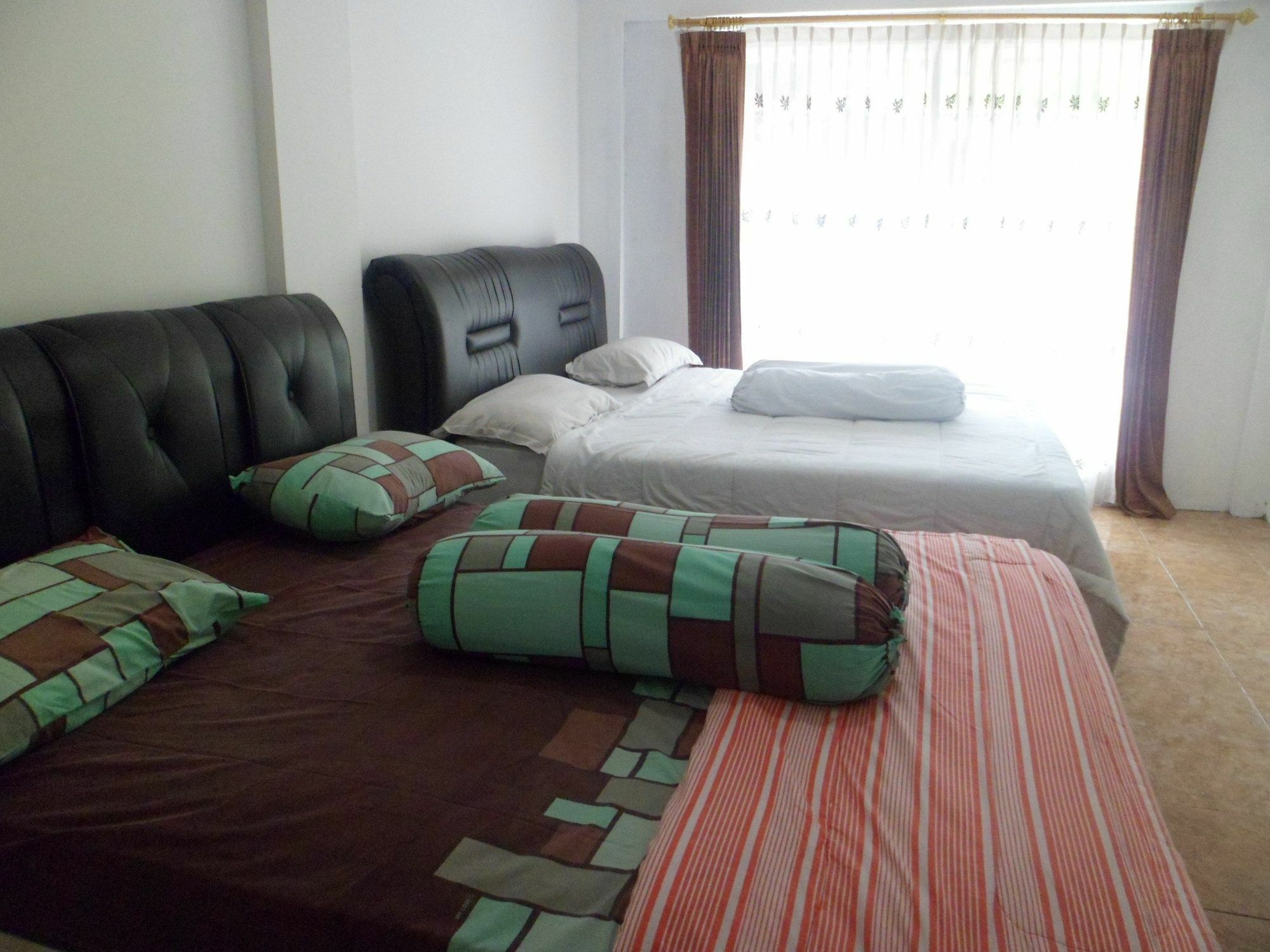 Villa Bukit Danau Чипанас Екстериор снимка
